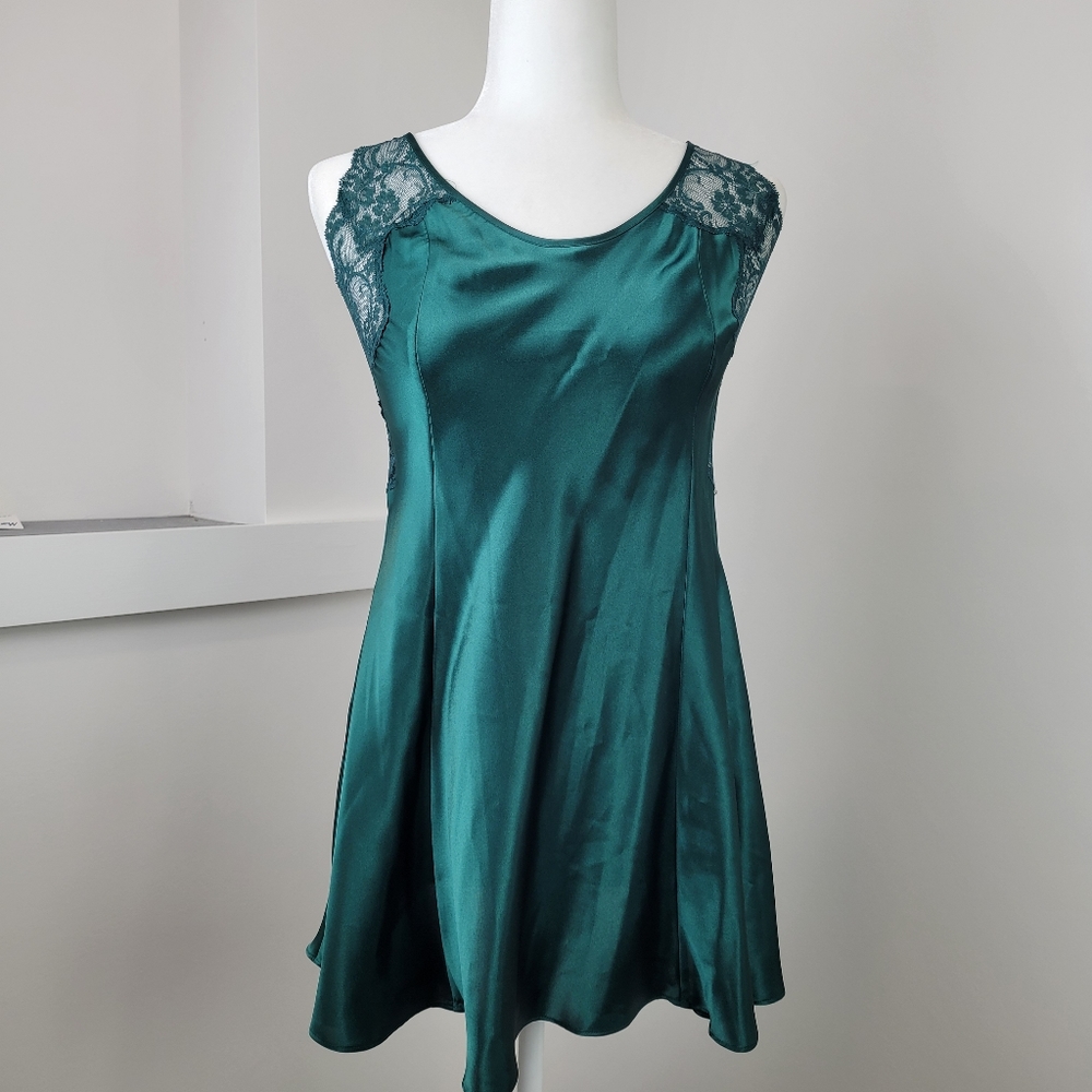 Victoria's Secret Emerald Green mini slip dress satin medium lace